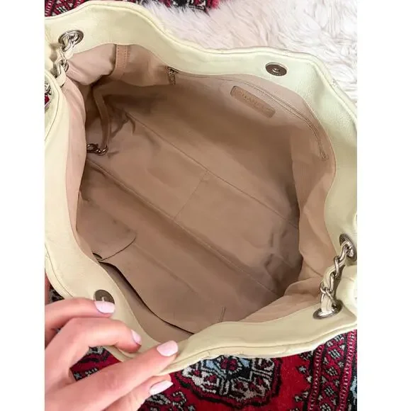 Vintage Chanel Ivory Quilted Caviar Leather Zip Expandable Shoulder Purse - Picture 6 of 15